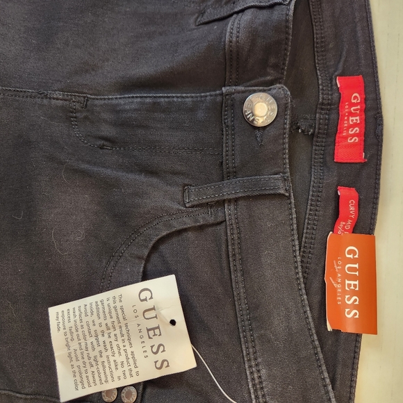 Nwt Guess jeans. Beyla curvy midrise skinny in black wash - Picture 2 of 5